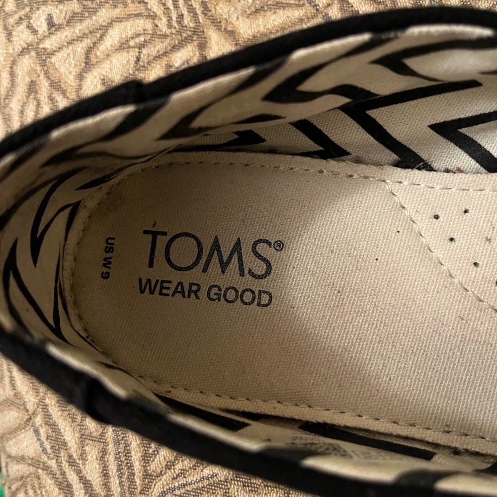 Toms Black Alpargata Loafers EUC Classic Comfy Durable - Picture 2 of 5